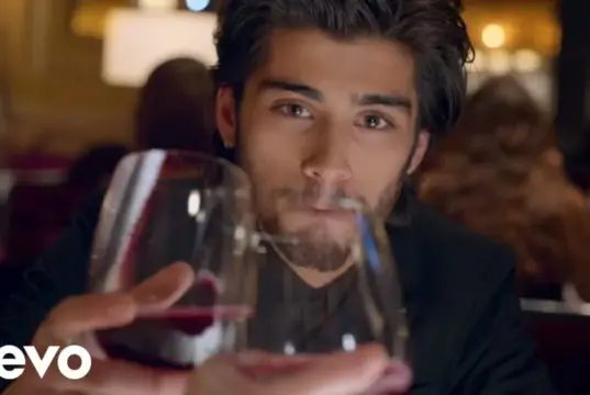Lirik Lagu Night Changes - One Direction dan Terjemahan