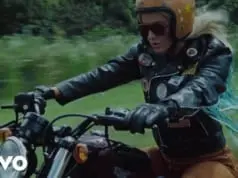 Lirik Lagu Harleys In Hawaii – Katy Perry (Terjemahan) Lirik Lagu Harleys In Hawaii - Katy Perry (Terjemahan)
