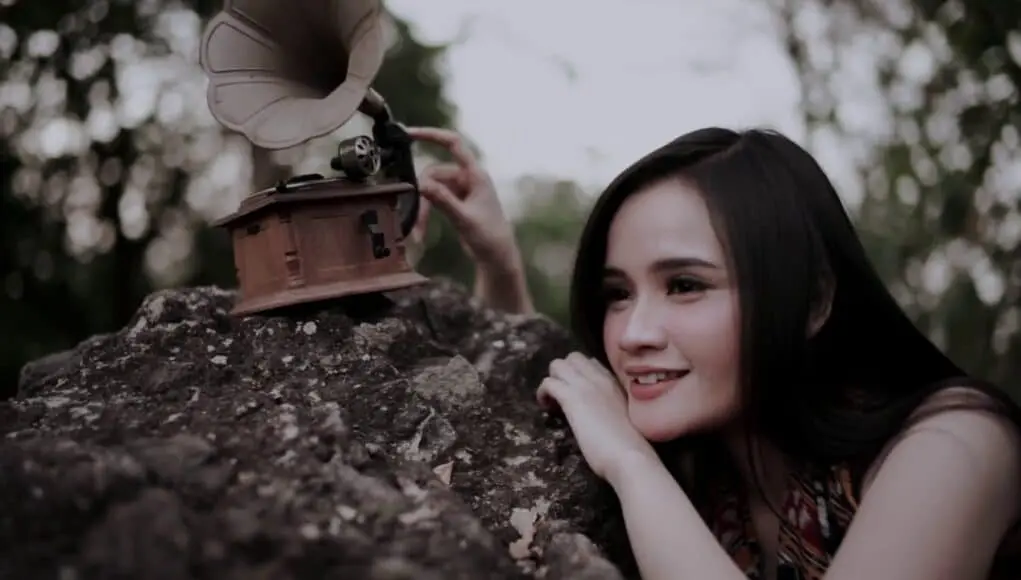 Lirik Lagu Asmalibrasi – Soegi Bornean Lirik Lagu Asmalibrasi - Soegi Bornean